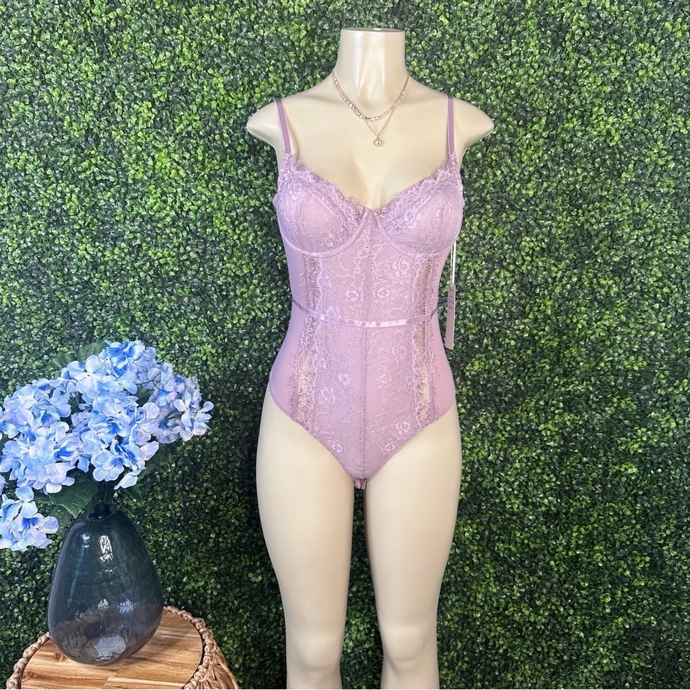 Lilac lacey sheer back bodysuit‎ nwt